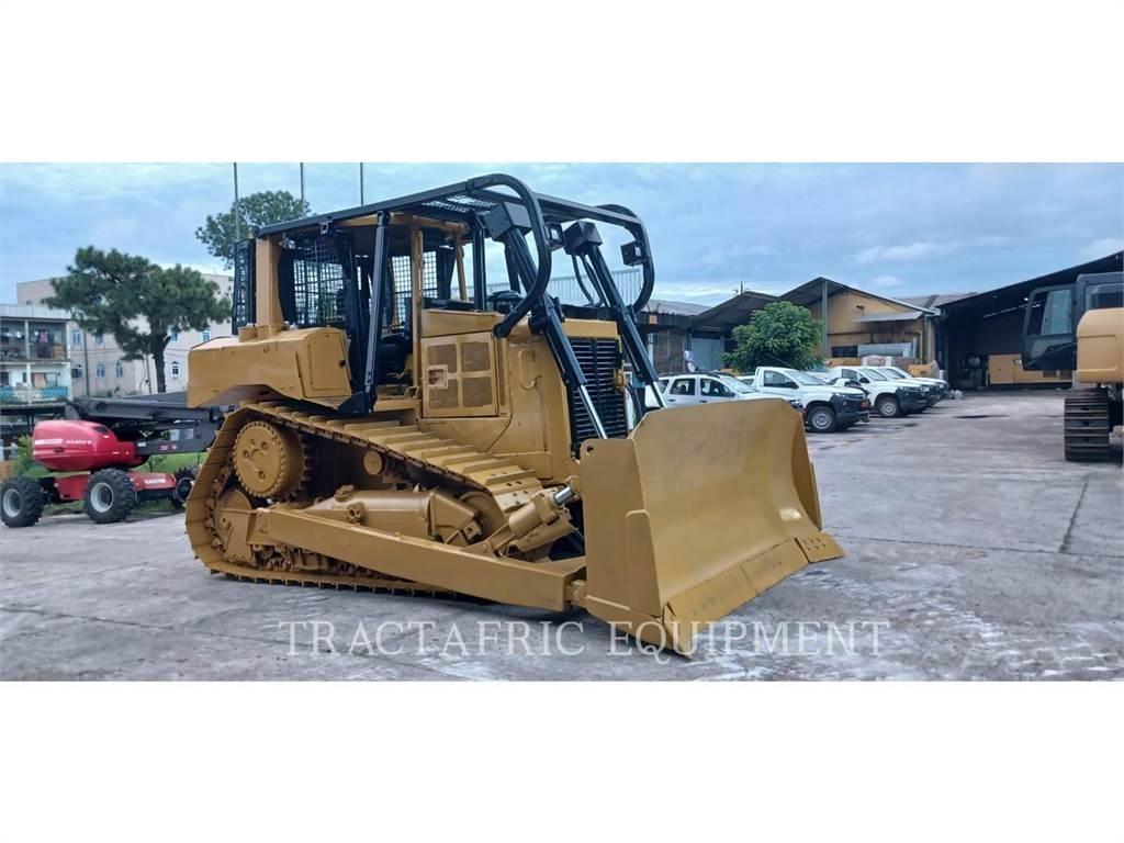 CAT D6RXL بلدوزرات مجنزرة