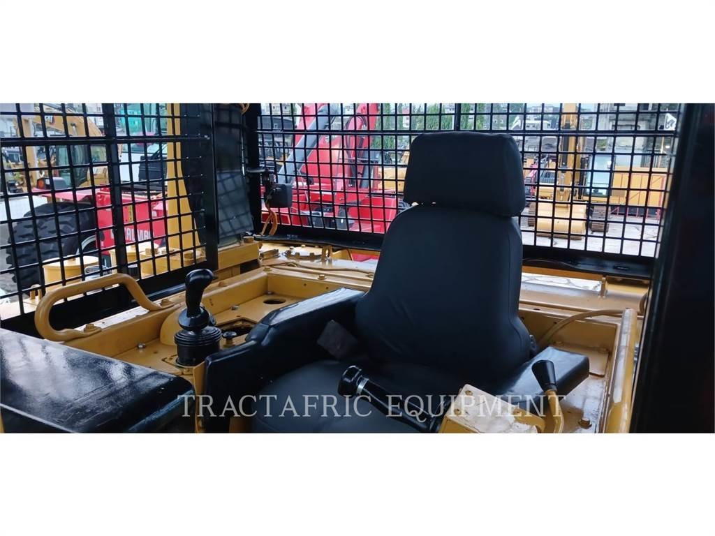 CAT D6RXL بلدوزرات مجنزرة