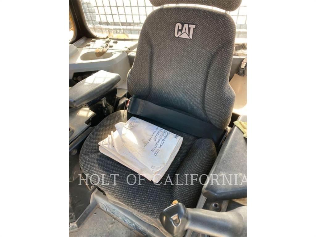 CAT D6T بلدوزرات مجنزرة