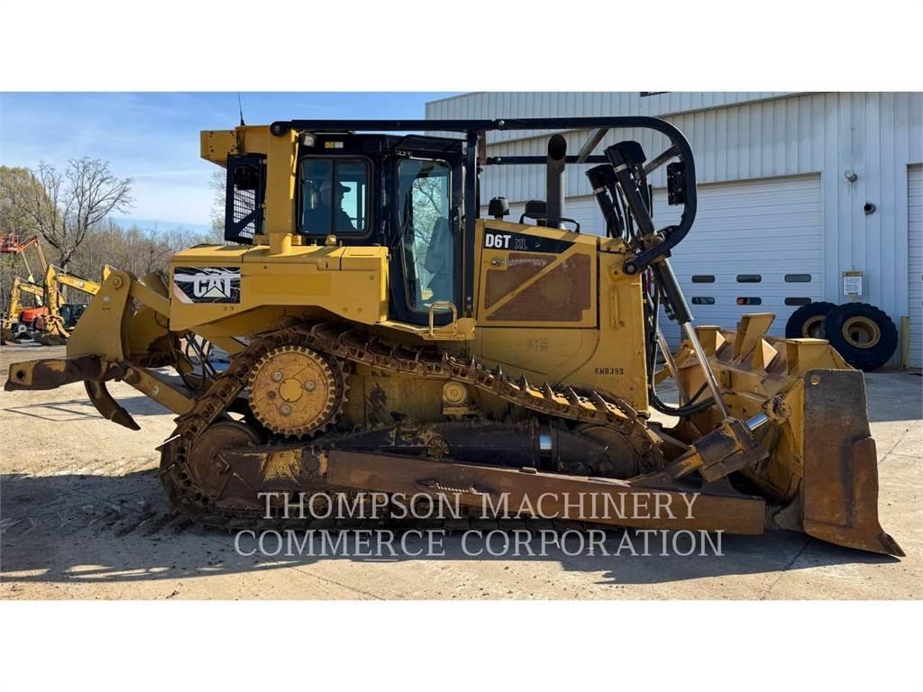 CAT D6T بلدوزرات مجنزرة