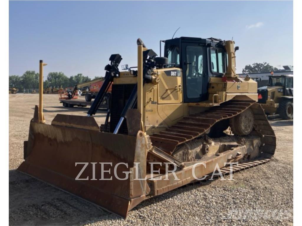 CAT D6T بلدوزرات مجنزرة