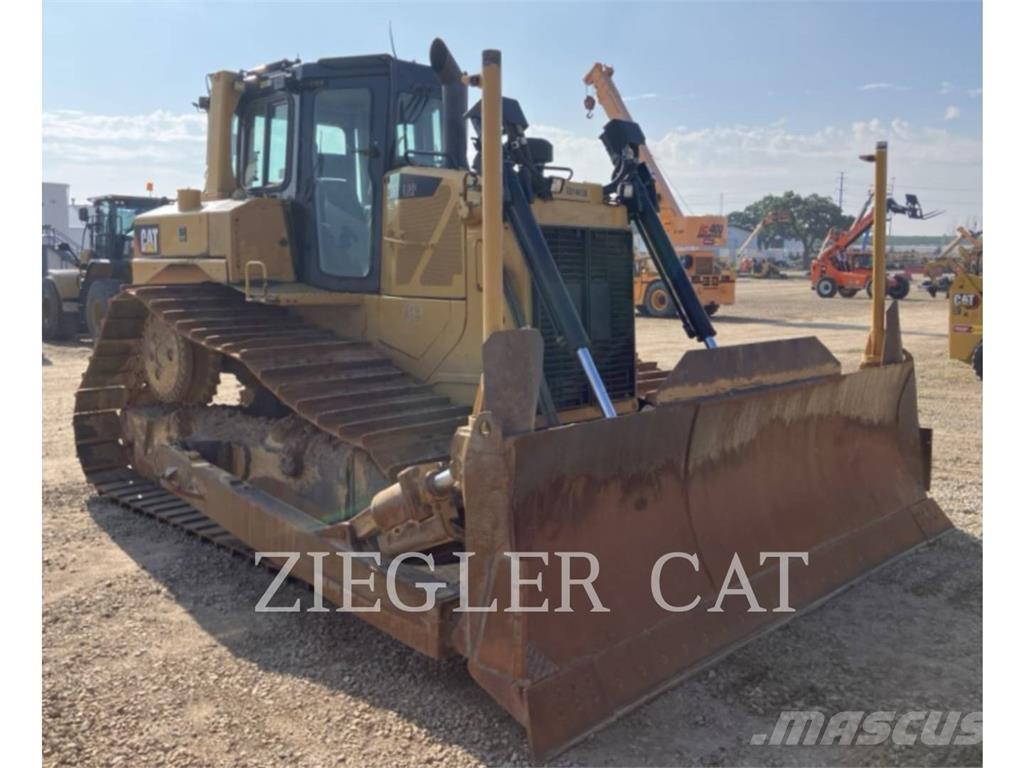 CAT D6T بلدوزرات مجنزرة