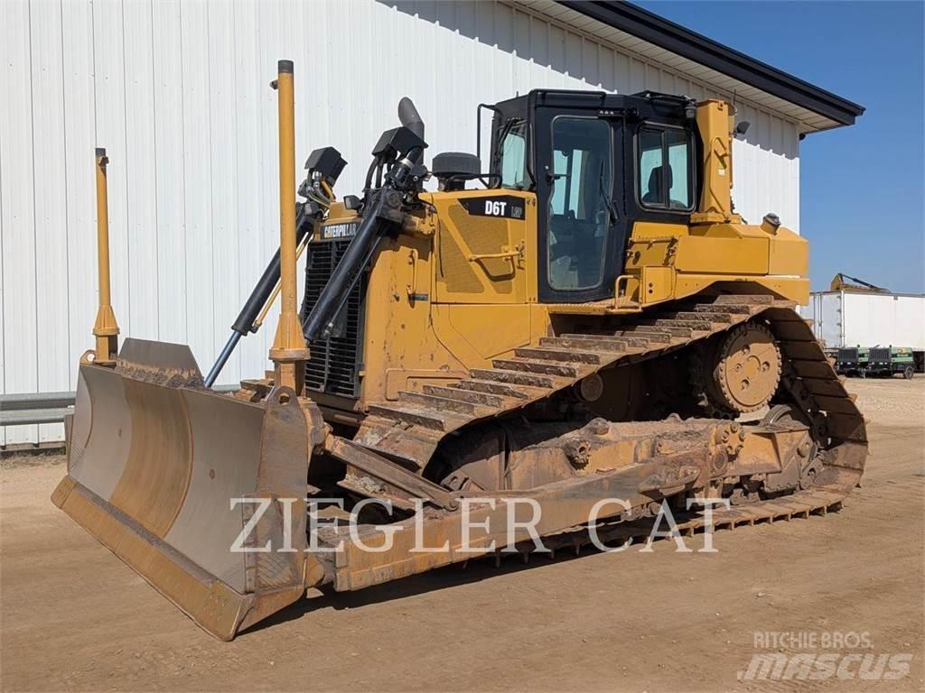 CAT D6T بلدوزرات مجنزرة