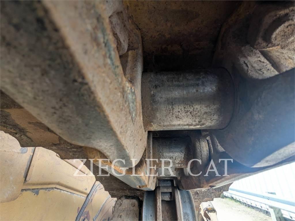 CAT D6T بلدوزرات مجنزرة