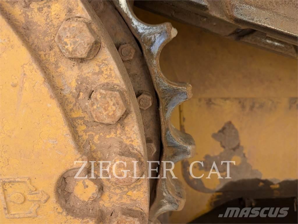 CAT D6T بلدوزرات مجنزرة
