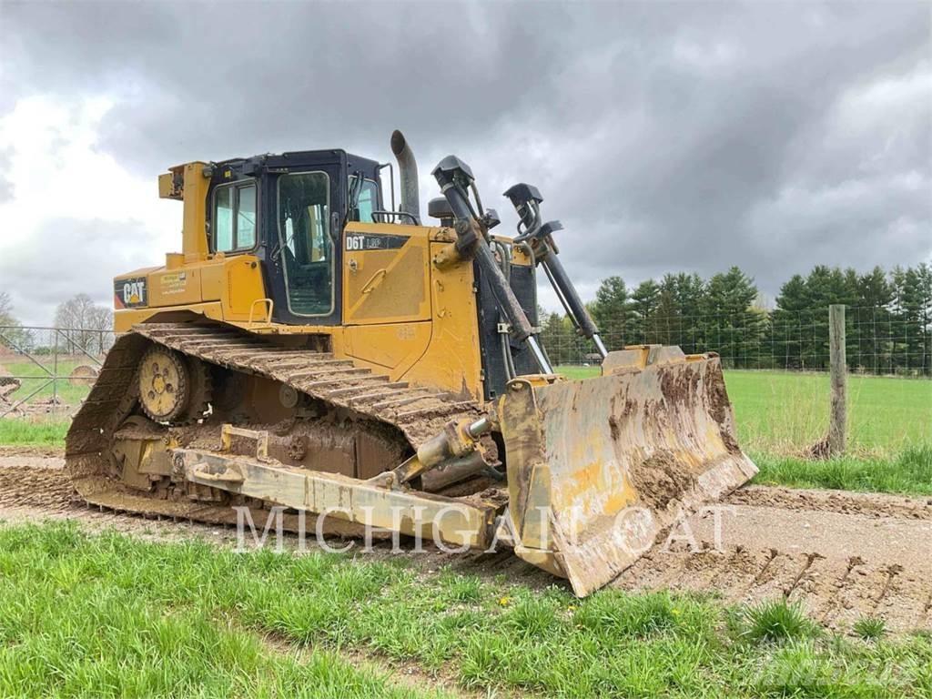 CAT D6T بلدوزرات مجنزرة