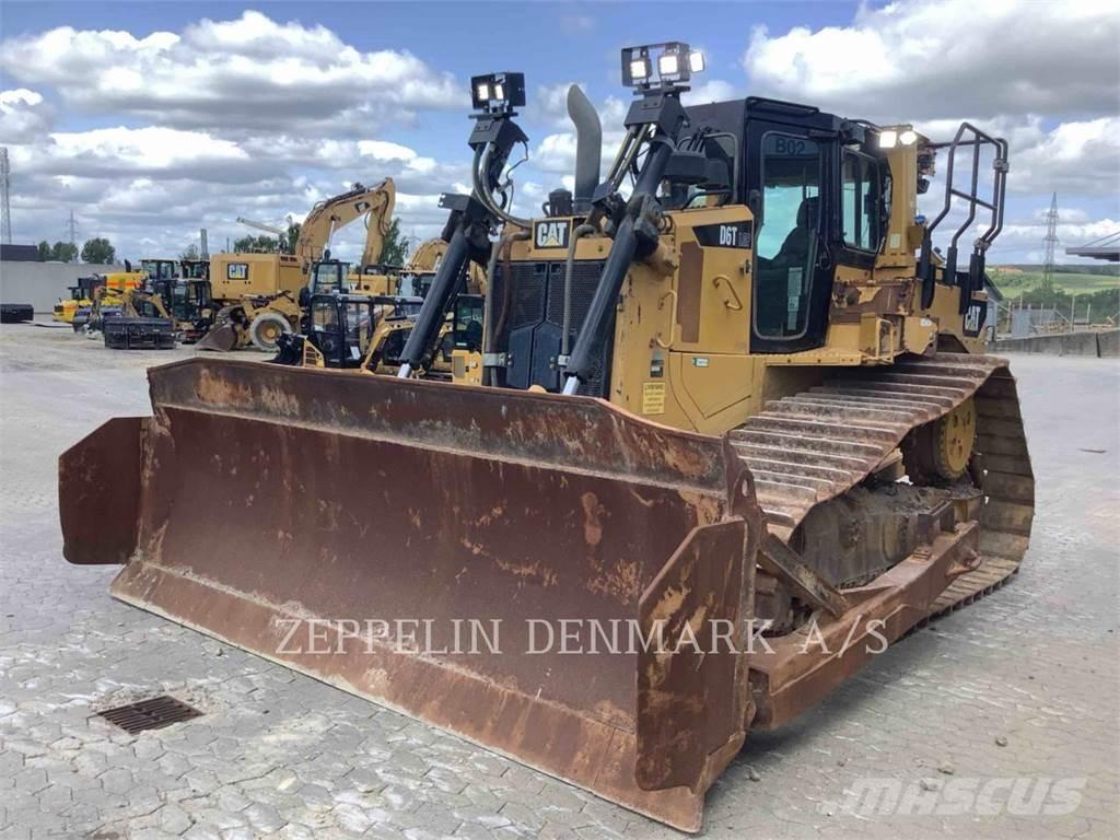 CAT D6T بلدوزرات مجنزرة