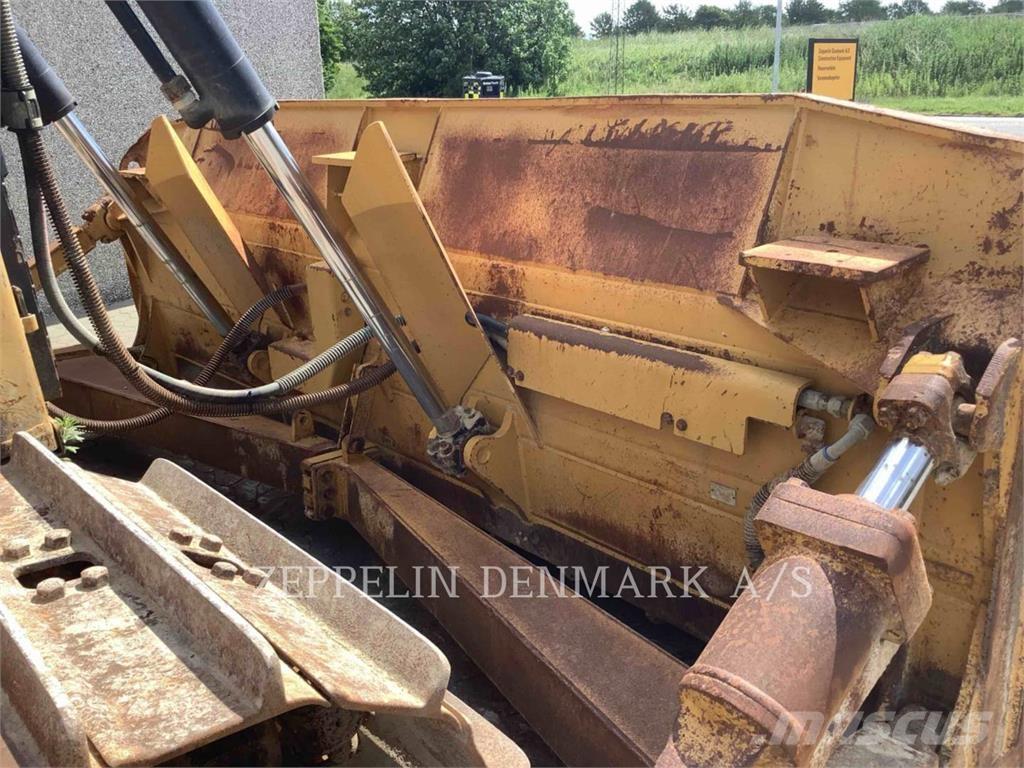 CAT D6T بلدوزرات مجنزرة