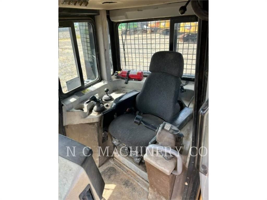 CAT D6T بلدوزرات مجنزرة