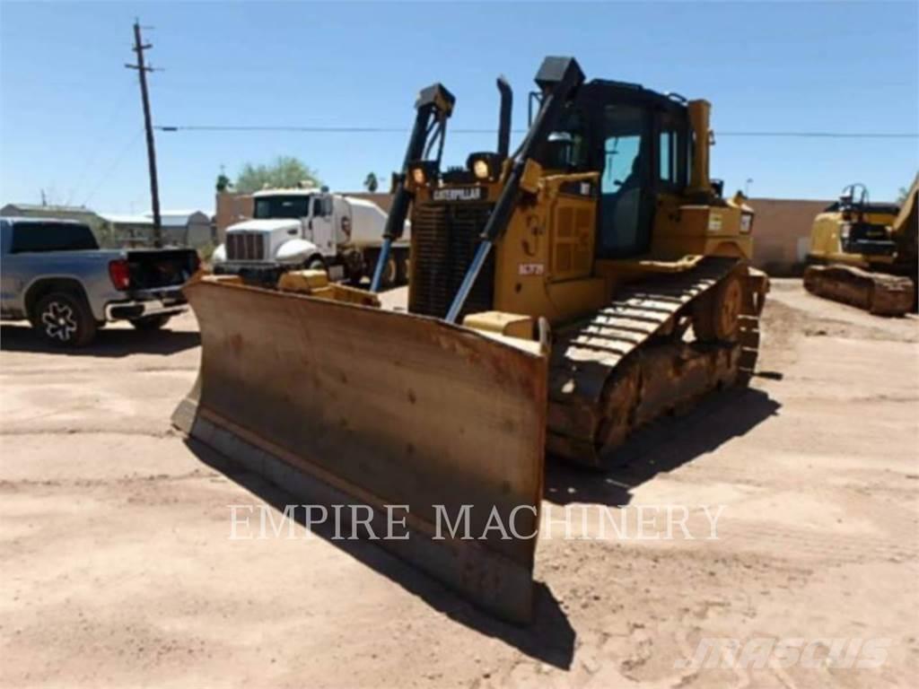 CAT D6T بلدوزرات مجنزرة