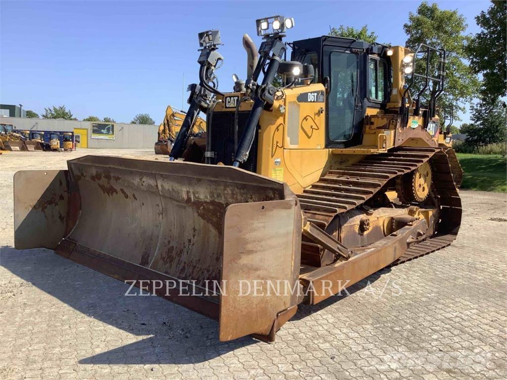 CAT D6T بلدوزرات مجنزرة