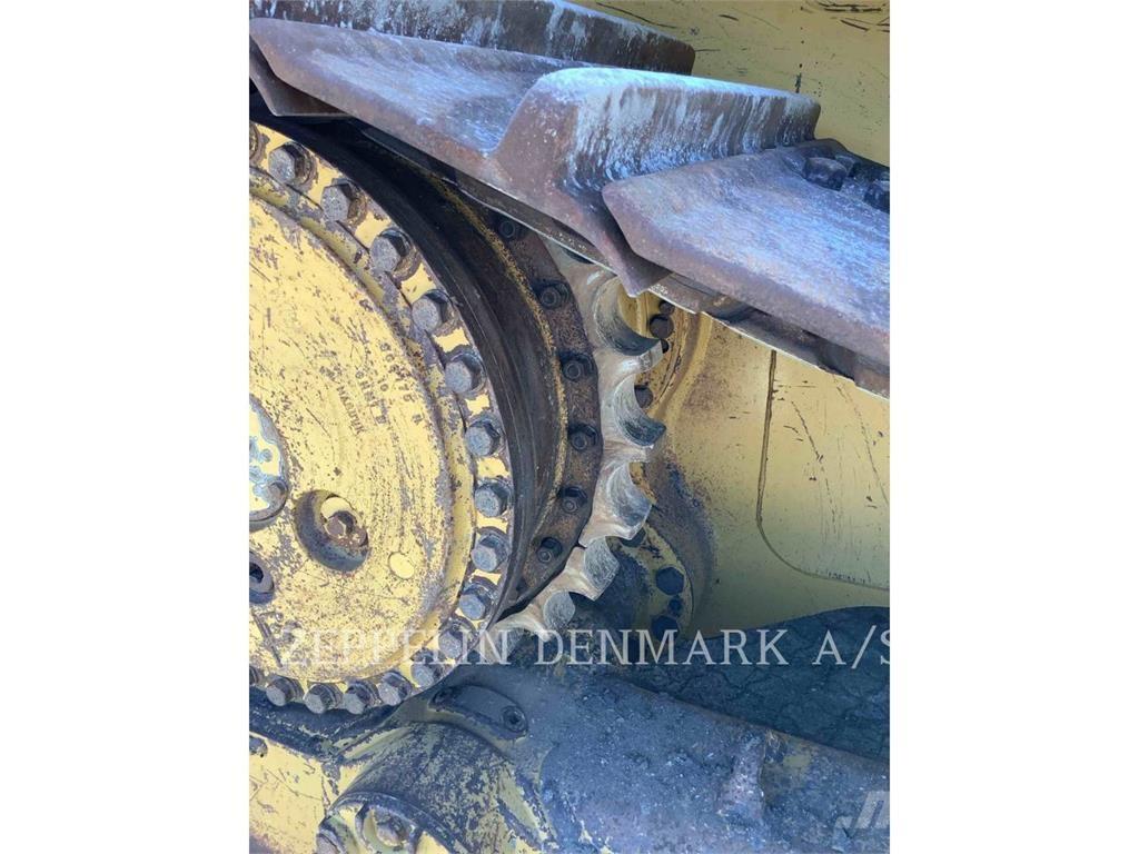 CAT D6T بلدوزرات مجنزرة