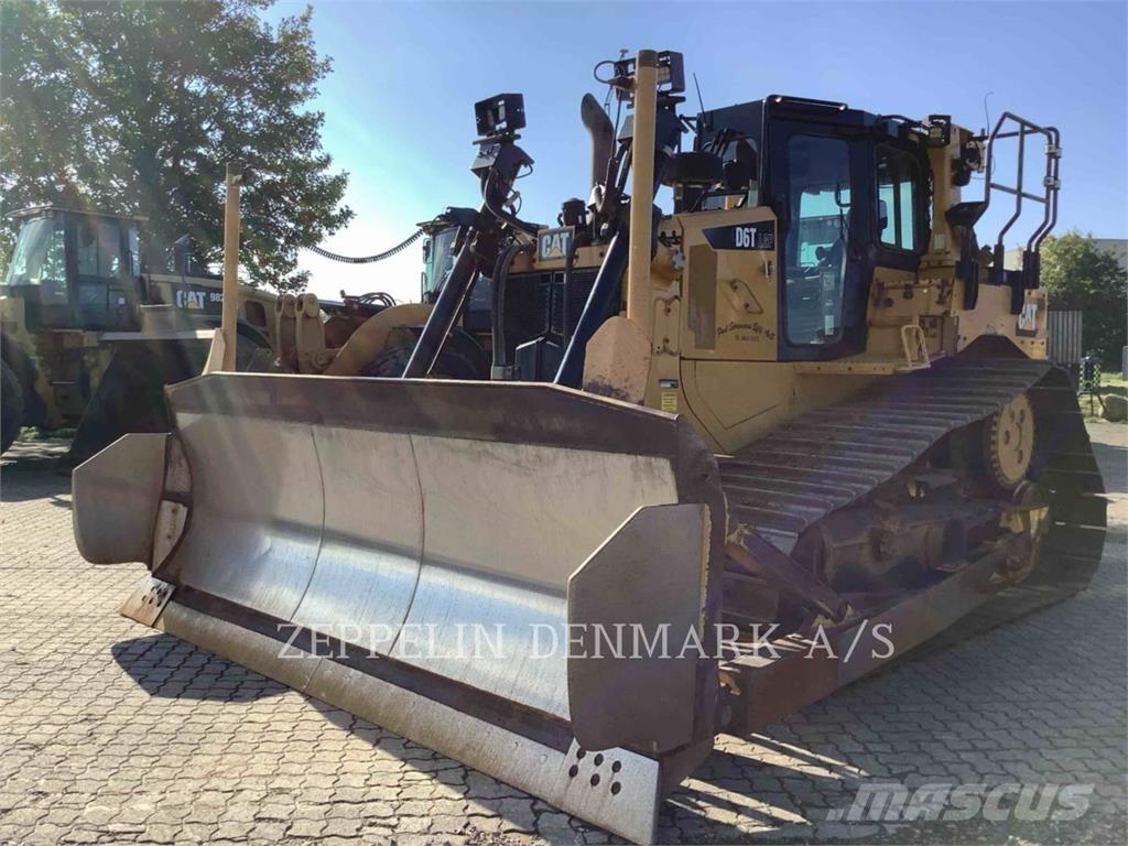 CAT D6T بلدوزرات مجنزرة