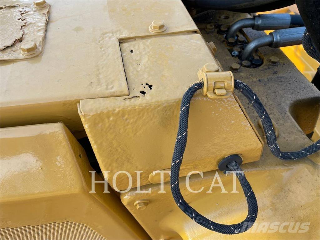 CAT D6T بلدوزرات مجنزرة