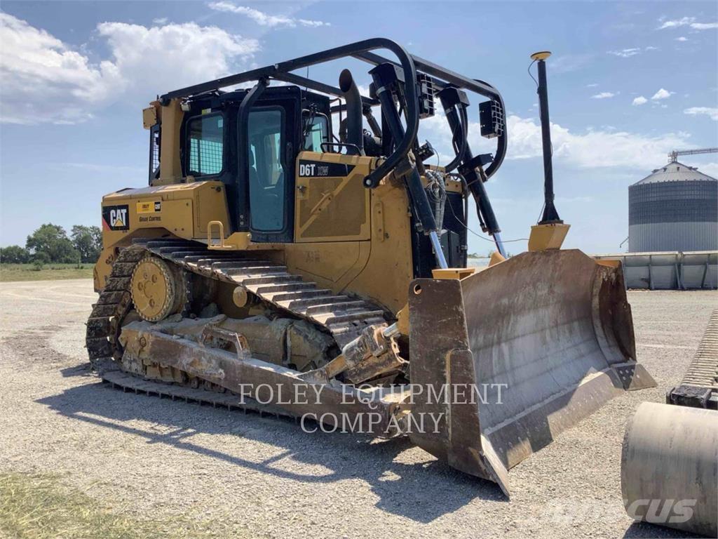 CAT D6T بلدوزرات مجنزرة