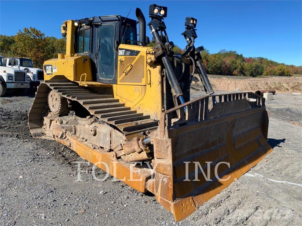 CAT D6T بلدوزرات مجنزرة