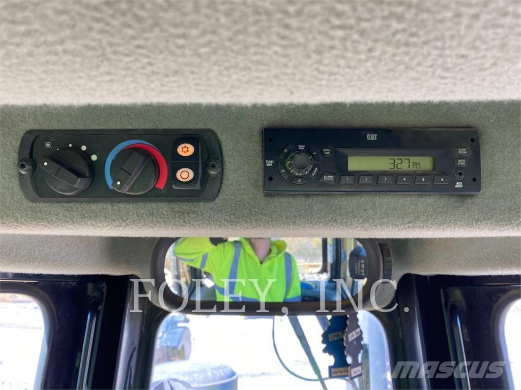 CAT D6T بلدوزرات مجنزرة