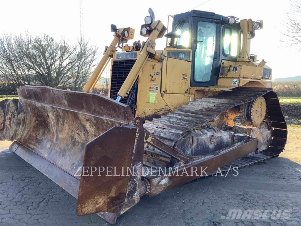 CAT D6T بلدوزرات مجنزرة