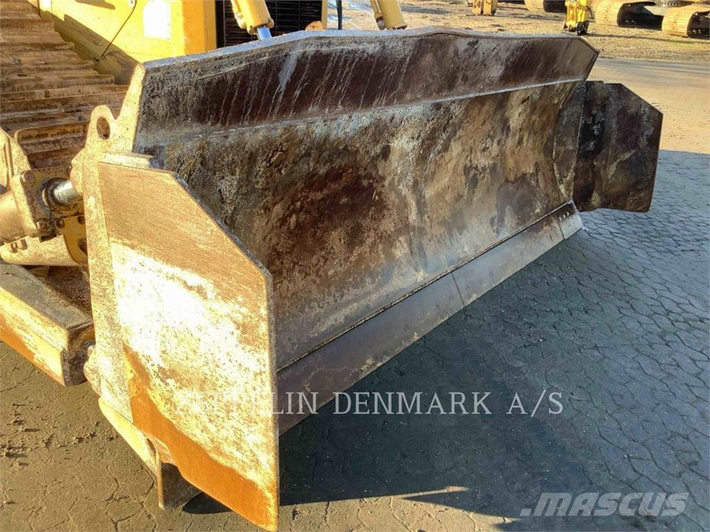 CAT D6T بلدوزرات مجنزرة