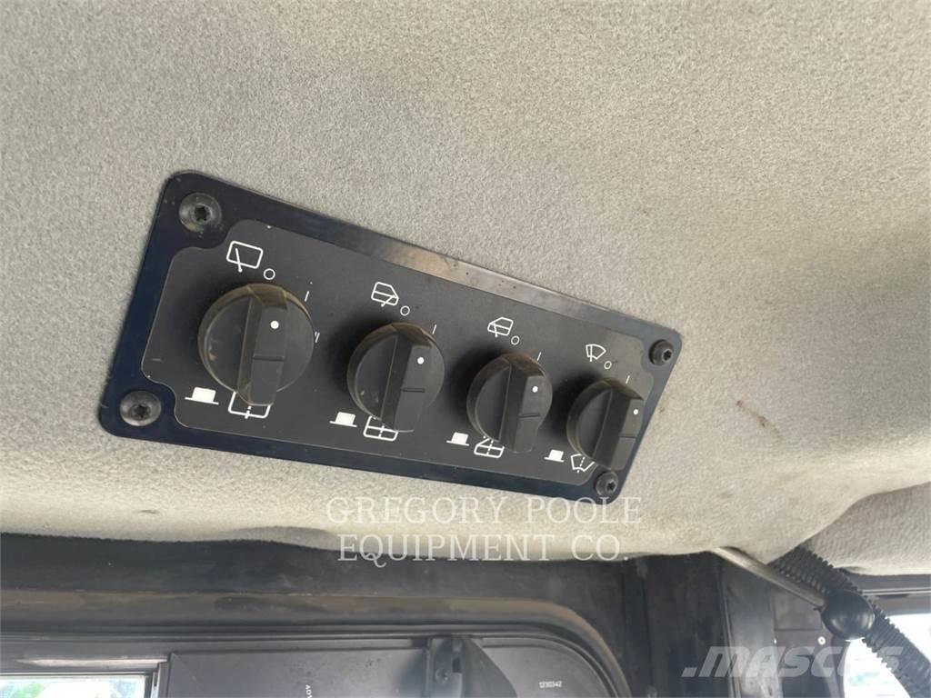 CAT D6T LGP بلدوزرات مجنزرة
