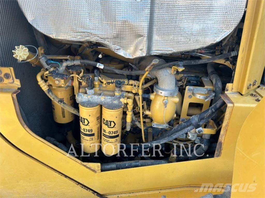 CAT D6T LGP بلدوزرات مجنزرة
