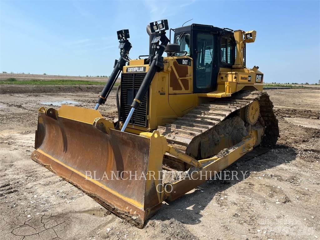 CAT D6T LGP بلدوزرات مجنزرة