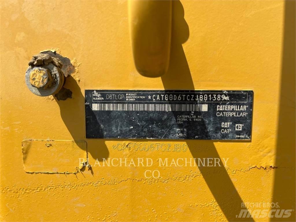 CAT D6T LGP بلدوزرات مجنزرة