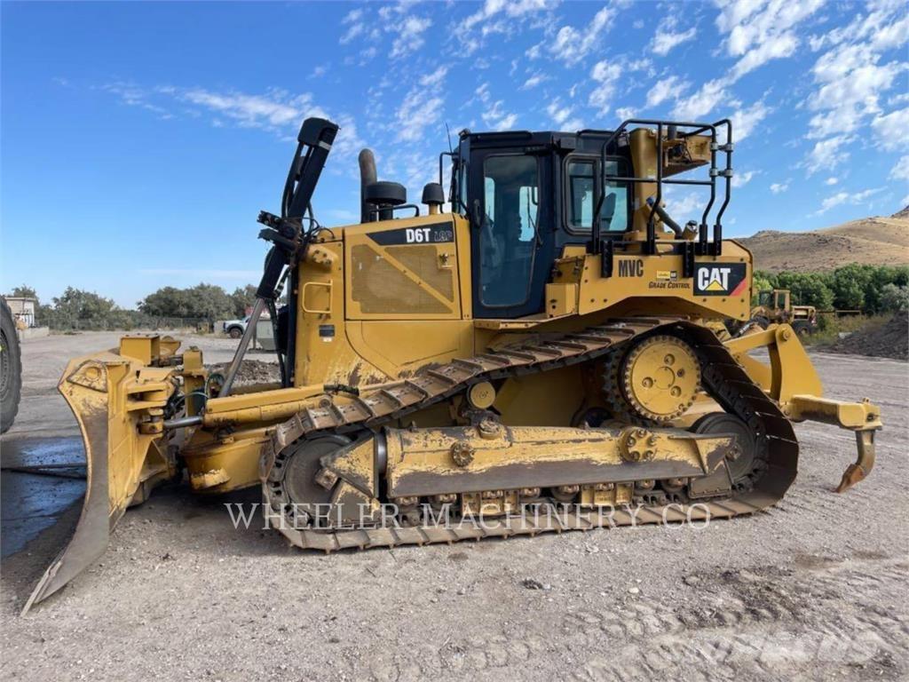 CAT D6T LGP VP بلدوزرات مجنزرة
