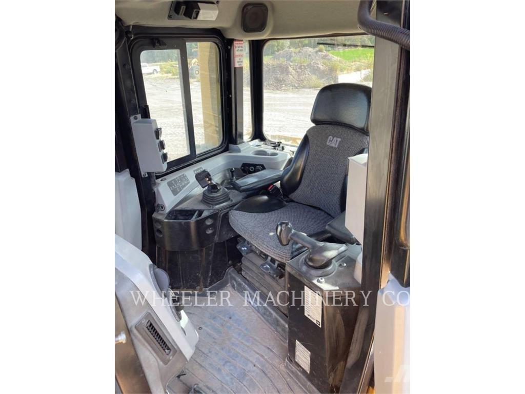 CAT D6T LGP VP بلدوزرات مجنزرة