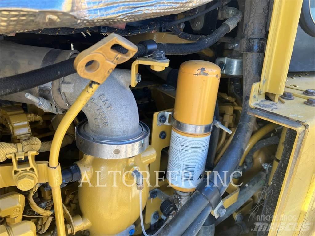 CAT D6T LGPPAT بلدوزرات مجنزرة