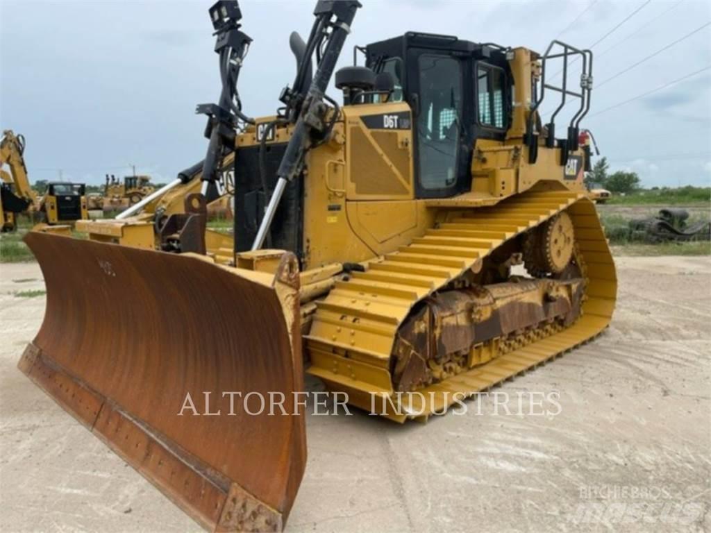 CAT D6T LGPPAT بلدوزرات مجنزرة