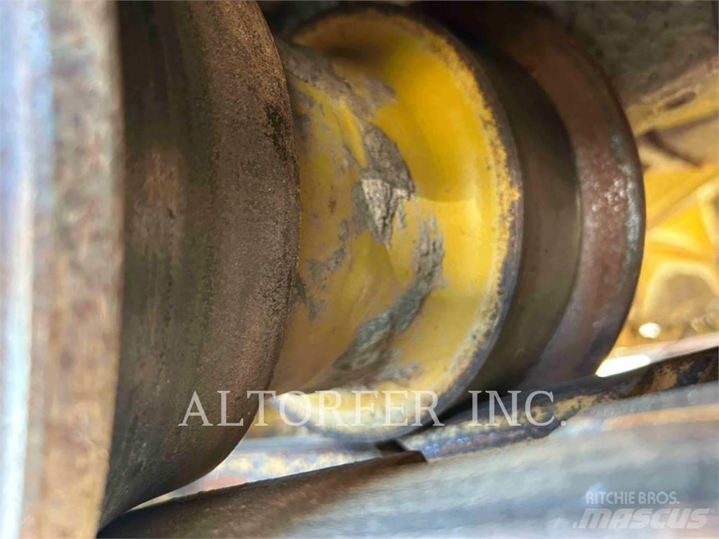 CAT D6T LGPPAT بلدوزرات مجنزرة