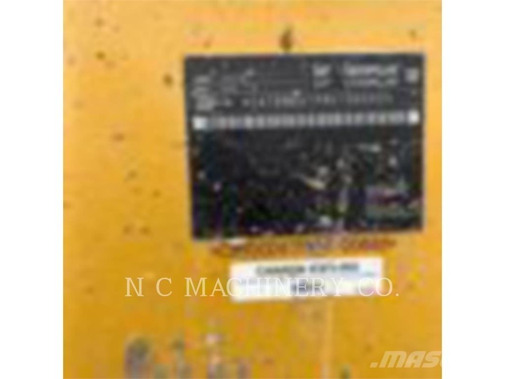 CAT D6T LGPVP بلدوزرات مجنزرة