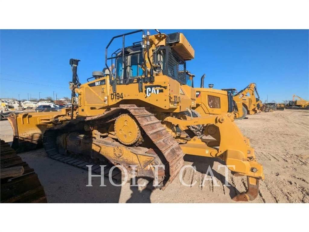CAT D6T LGPVP3 بلدوزرات مجنزرة