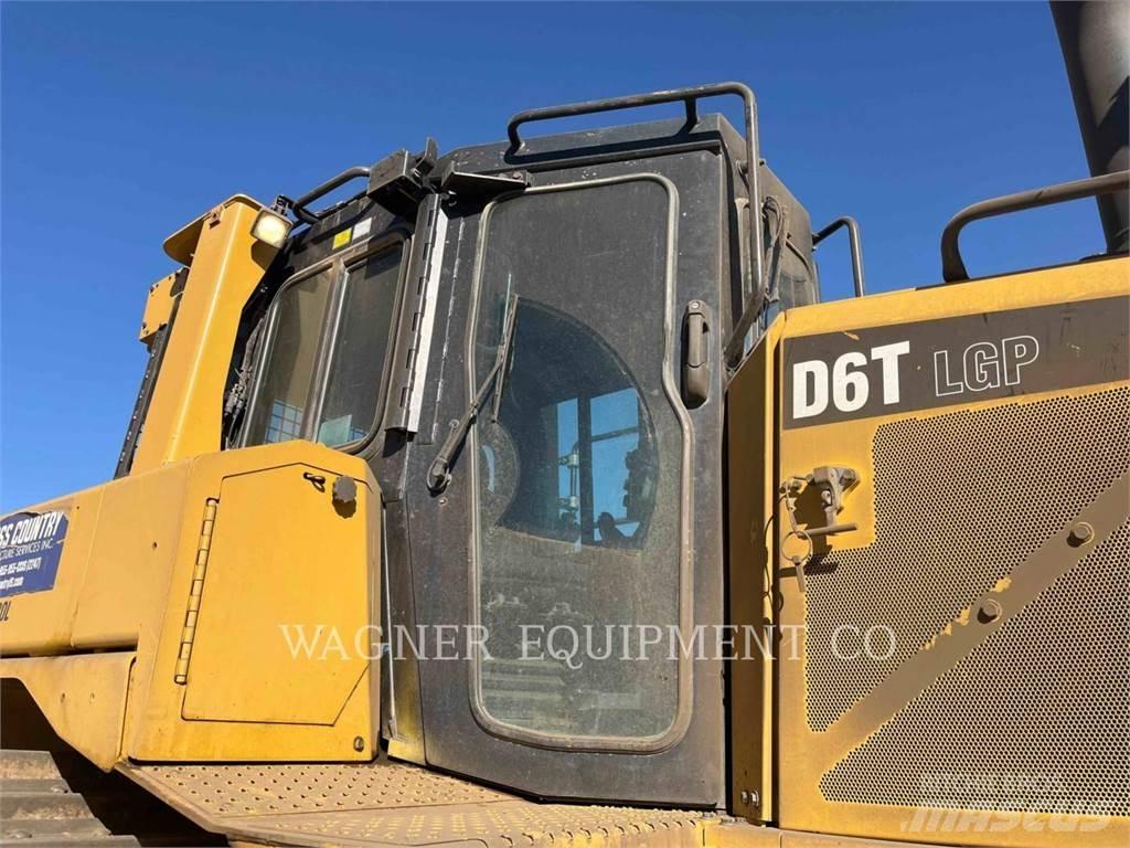 CAT D6T LGPVPT بلدوزرات مجنزرة