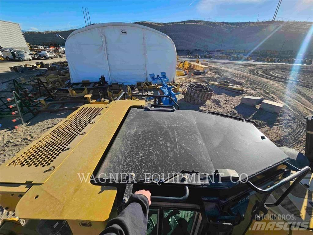 CAT D6T LGPVPT بلدوزرات مجنزرة
