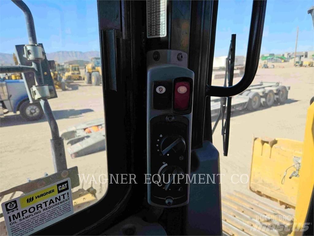 CAT D6T LGPVPT بلدوزرات مجنزرة