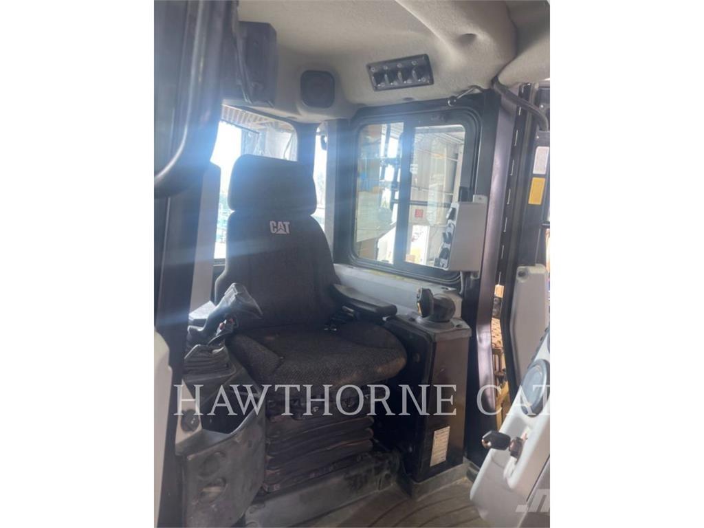 CAT D6T SL بلدوزرات مجنزرة