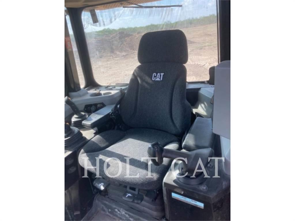 CAT D6T XWVP بلدوزرات مجنزرة