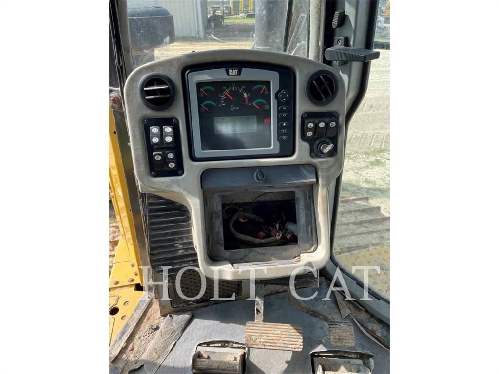 CAT D6T XWVPRI بلدوزرات مجنزرة