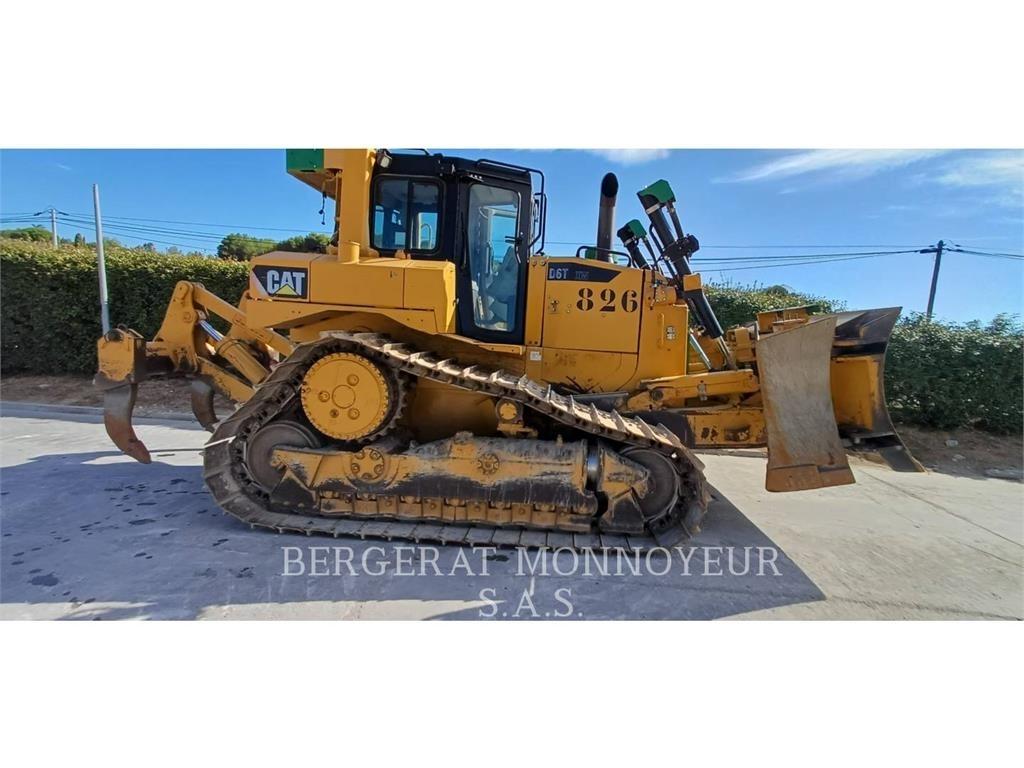 CAT D6T3B XW بلدوزرات مجنزرة