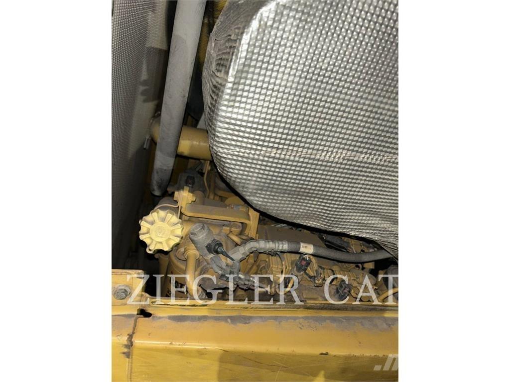 CAT D6T4FLGPA بلدوزرات مجنزرة