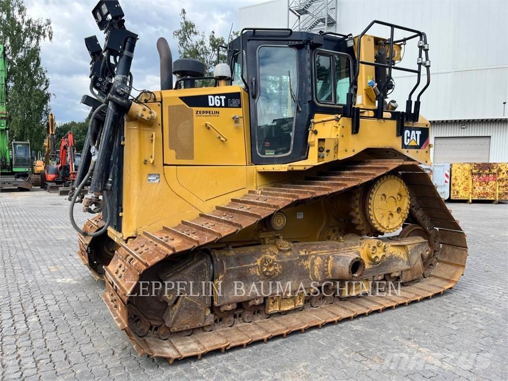 CAT D6TM بلدوزرات مجنزرة