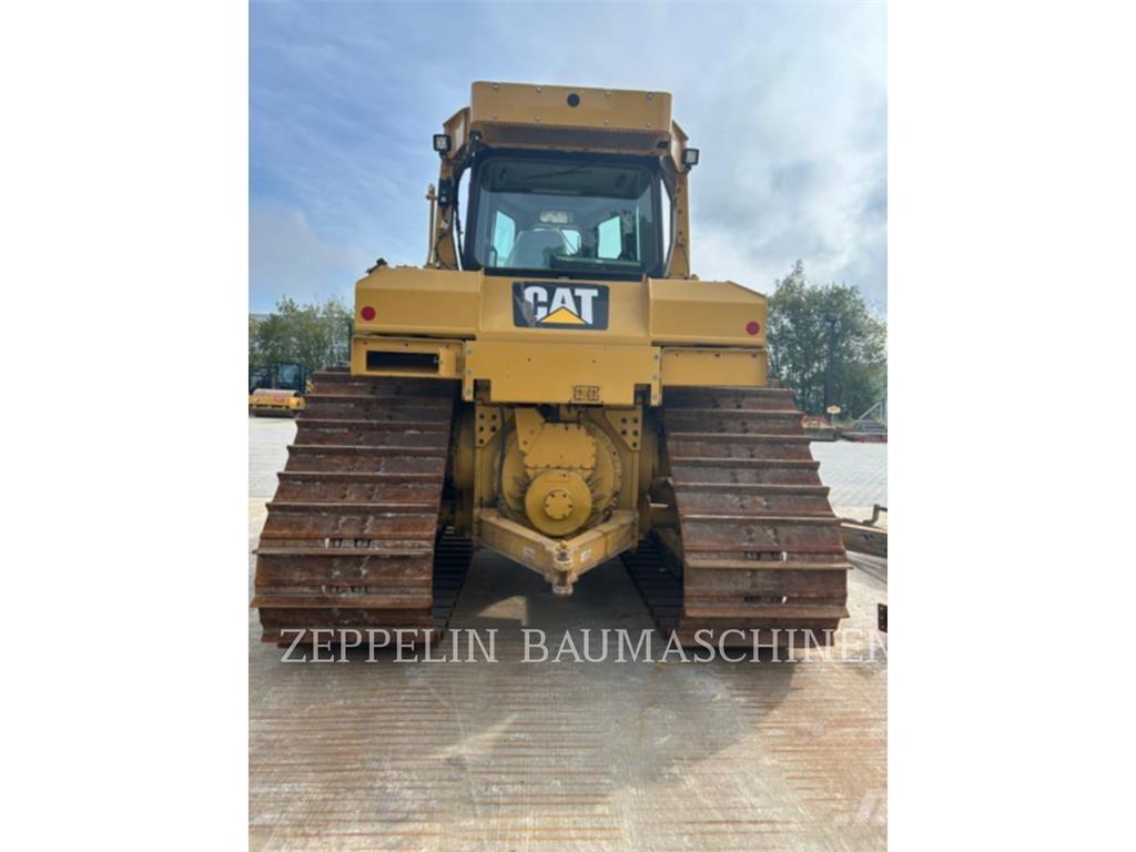 CAT D6TM بلدوزرات مجنزرة