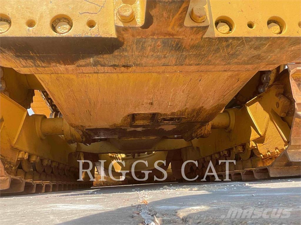 CAT D6TVP بلدوزرات مجنزرة