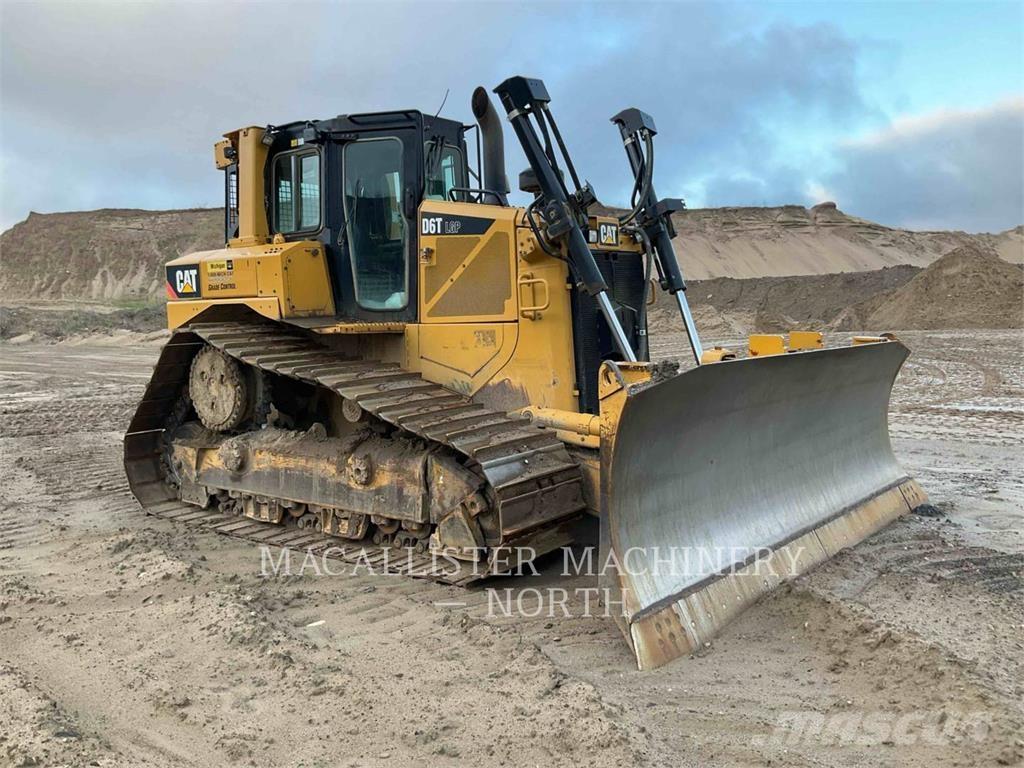 CAT D6TVP بلدوزرات مجنزرة