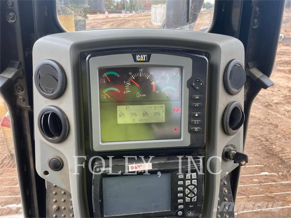 CAT D6TVP بلدوزرات مجنزرة