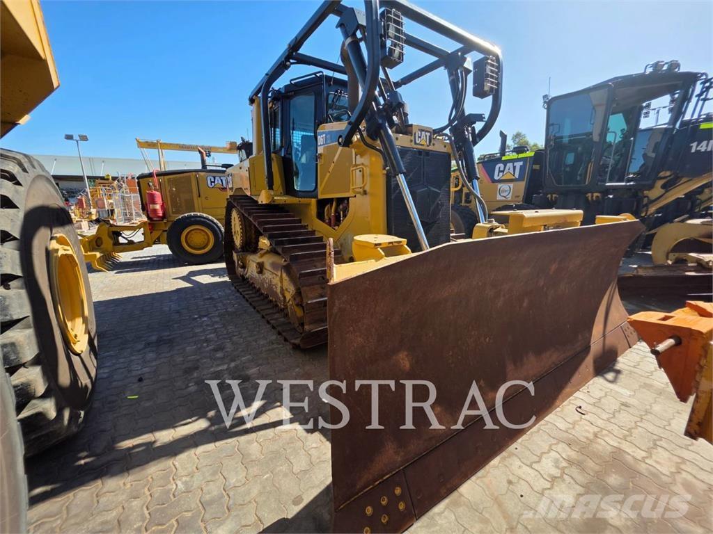 CAT D6TVP بلدوزرات مجنزرة