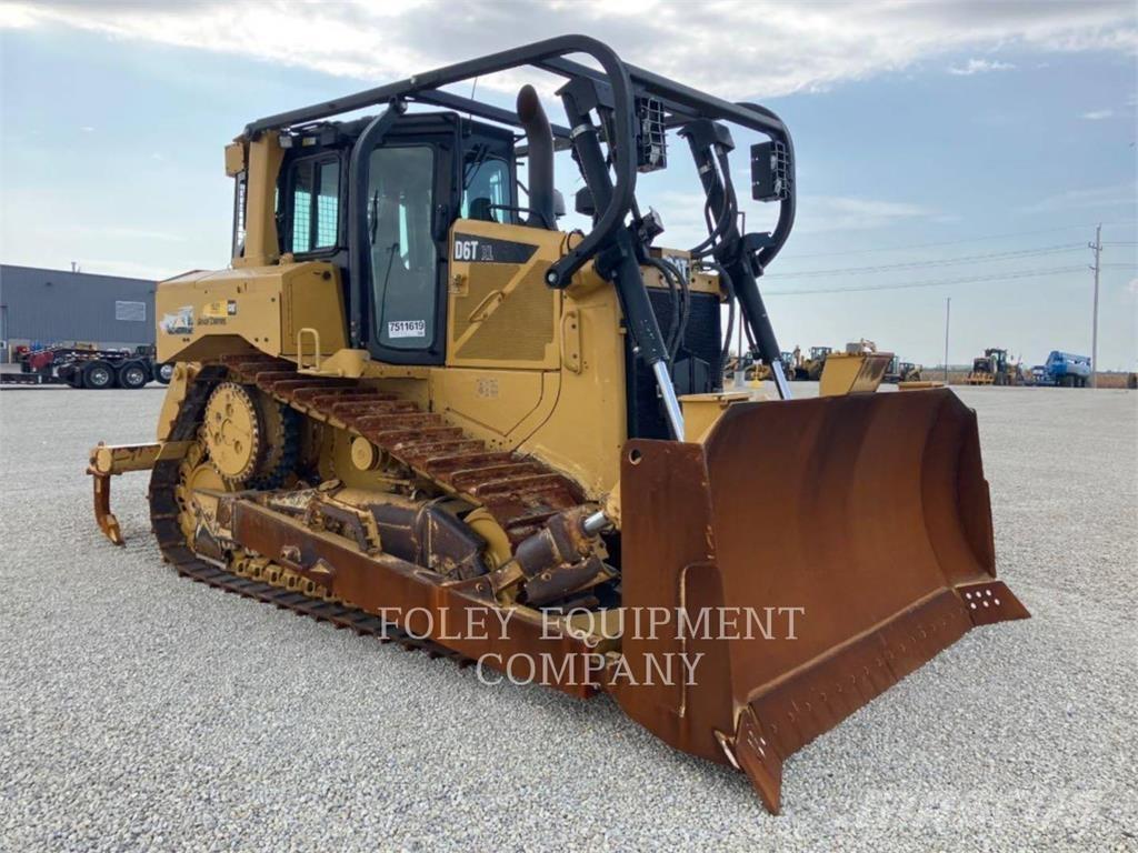 CAT D6TXLSUA بلدوزرات مجنزرة