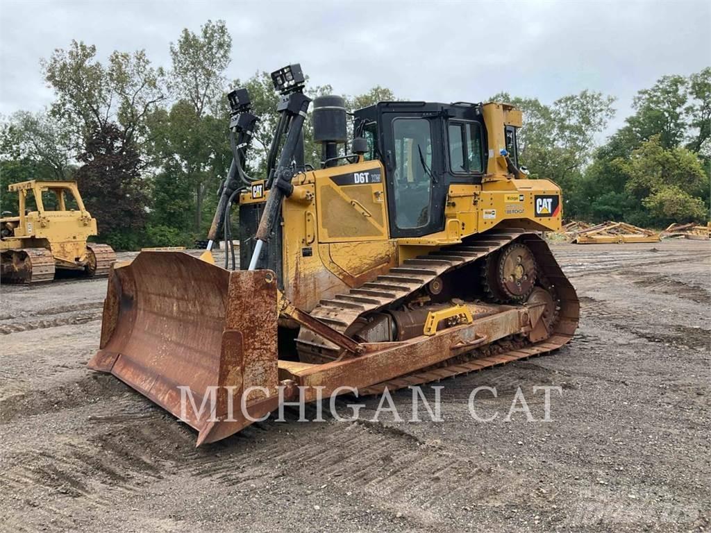 CAT D6TXW AW بلدوزرات مجنزرة